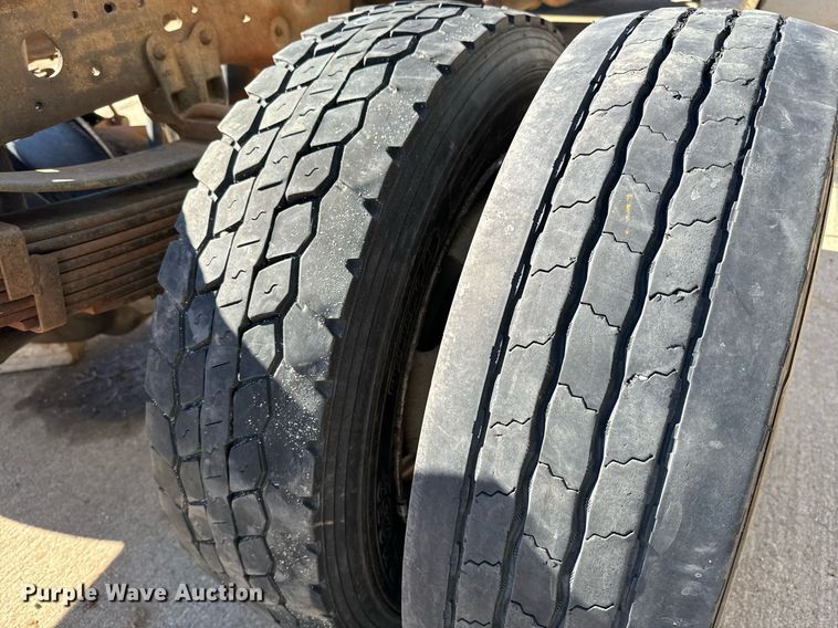 image for item NI9580 2002 Ford F550 Super Duty XL  truck cab and chassis