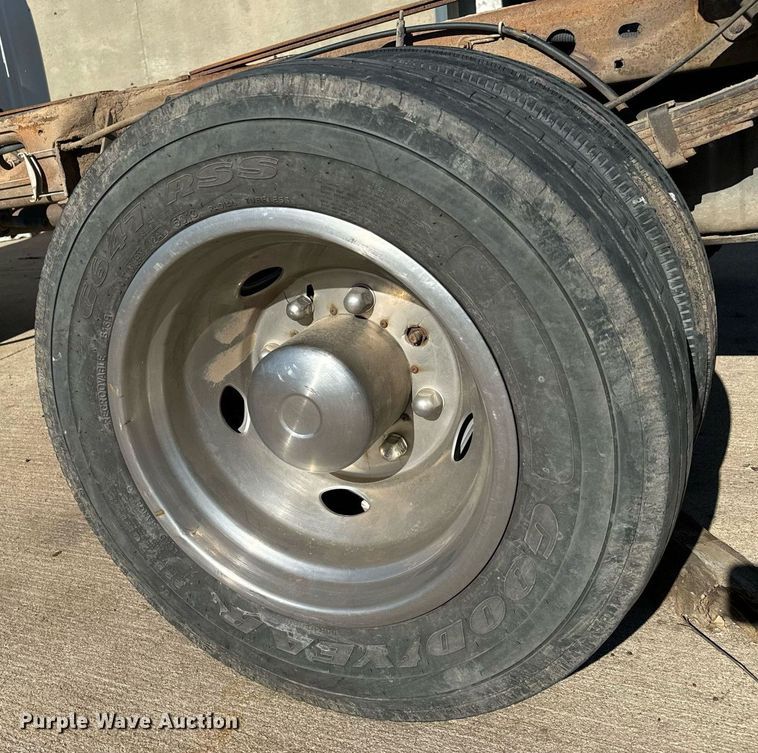 image for item NI9580 2002 Ford F550 Super Duty XL  truck cab and chassis