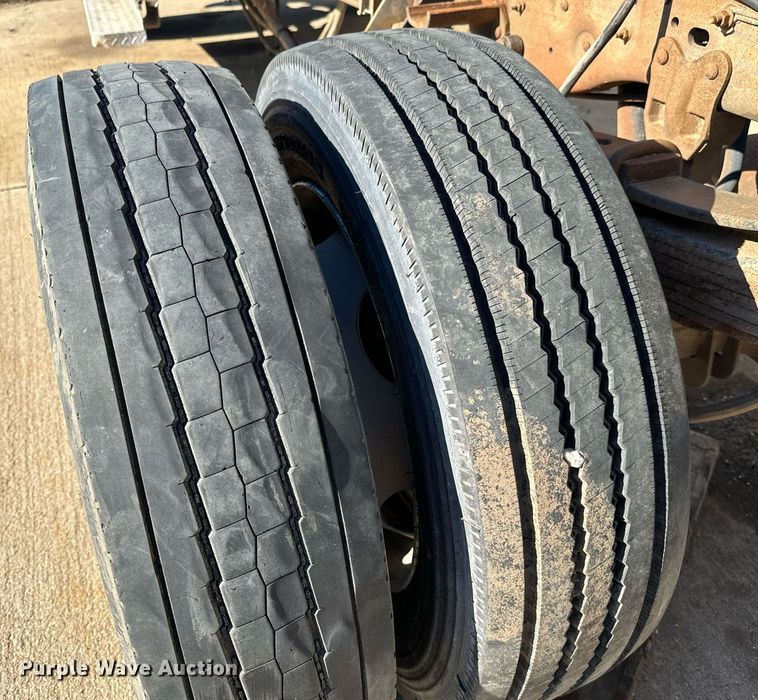 image for item NI9580 2002 Ford F550 Super Duty XL  truck cab and chassis