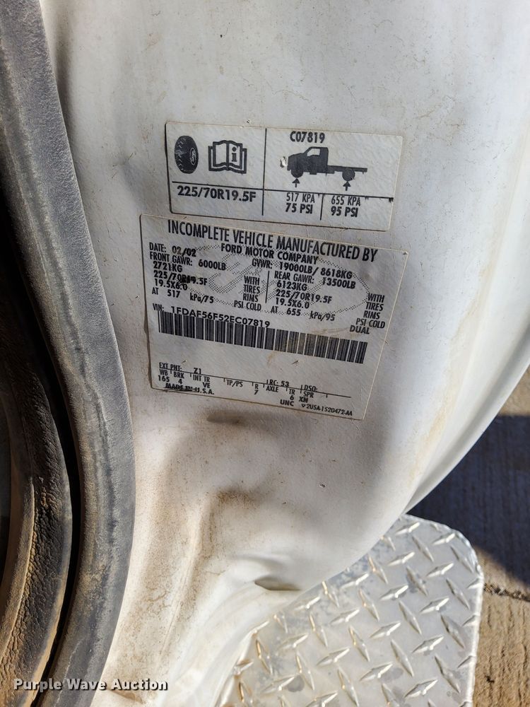 image for item NI9580 2002 Ford F550 Super Duty XL  truck cab and chassis