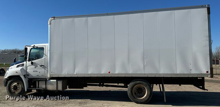 image for item NI9607 2017 Hino 338  box truck