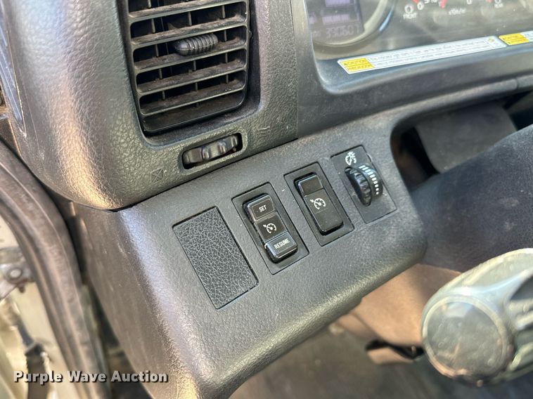 image for item NI9607 2017 Hino 338  box truck