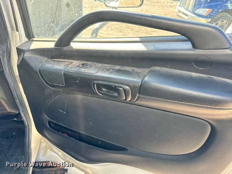 image for item NI9607 2017 Hino 338  box truck