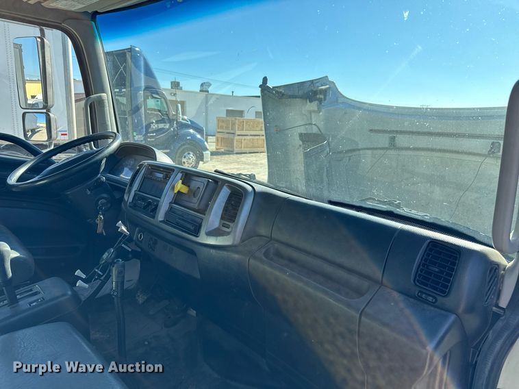 image for item NI9607 2017 Hino 338  box truck