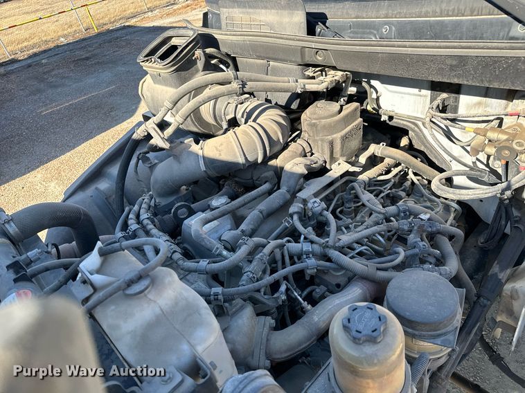 image for item NI9607 2017 Hino 338  box truck