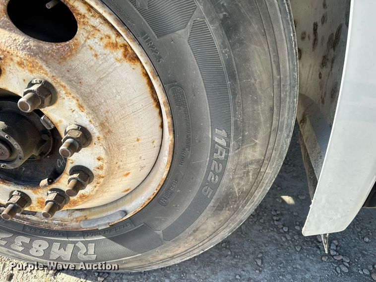 image for item NI9607 2017 Hino 338  box truck