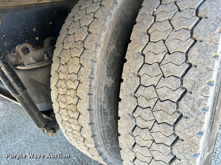 image for item NI9607 2017 Hino 338  box truck