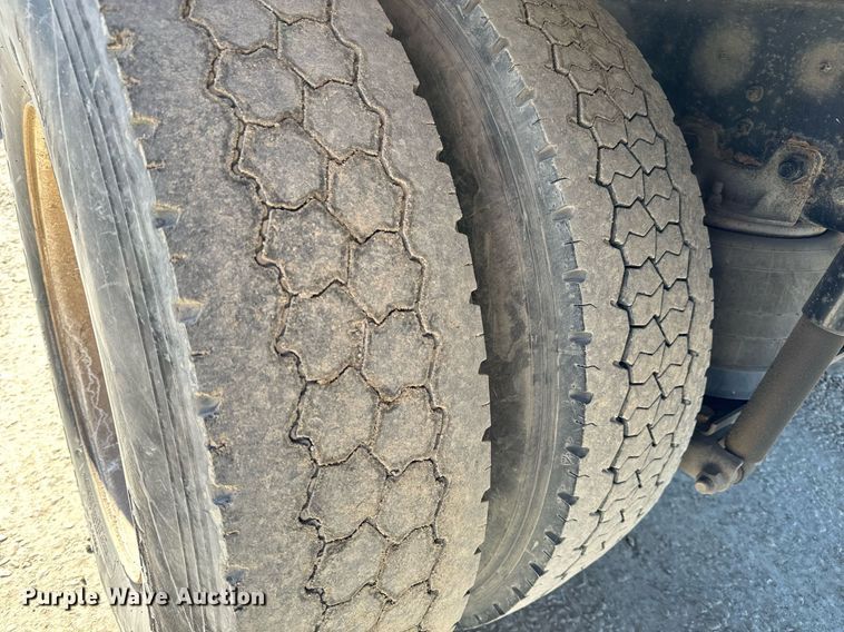 image for item NI9607 2017 Hino 338  box truck