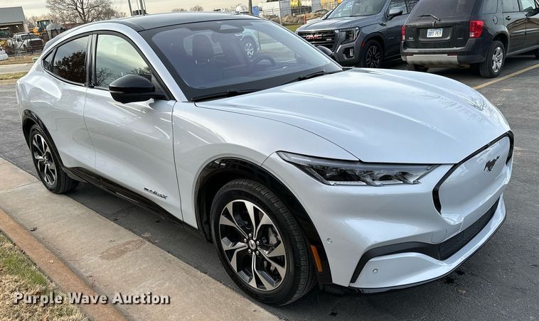 image for item NI9652 2021 Ford Mustang Mach E  SUV