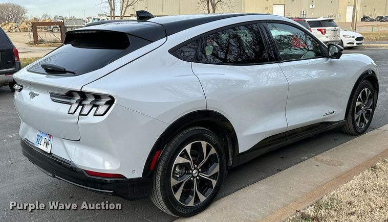 image for item NI9652 2021 Ford Mustang Mach E  SUV