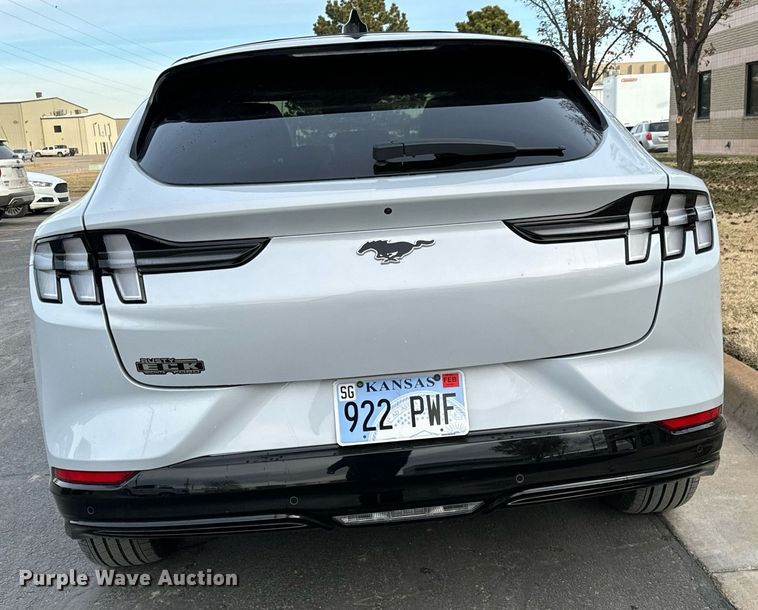 image for item NI9652 2021 Ford Mustang Mach E  SUV