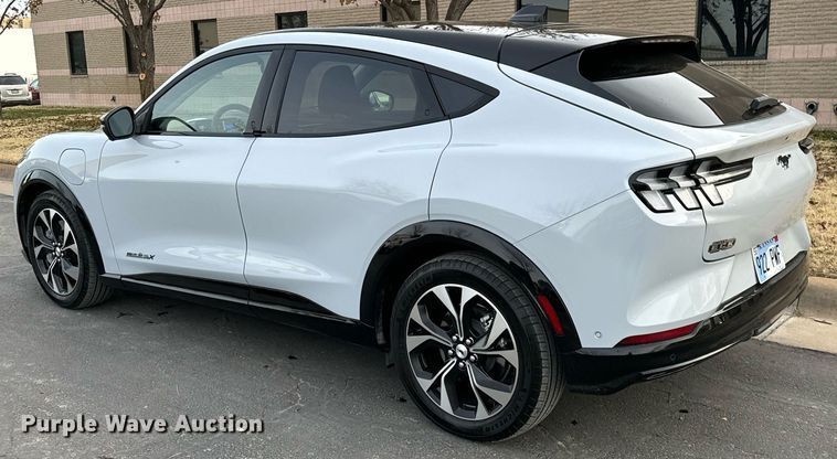 image for item NI9652 2021 Ford Mustang Mach E  SUV