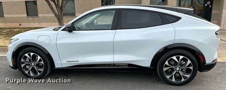 image for item NI9652 2021 Ford Mustang Mach E  SUV