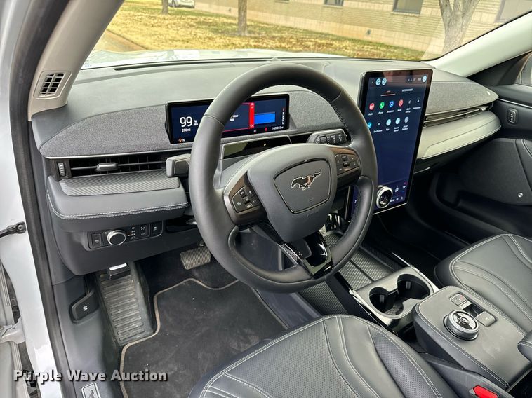 image for item NI9652 2021 Ford Mustang Mach E  SUV