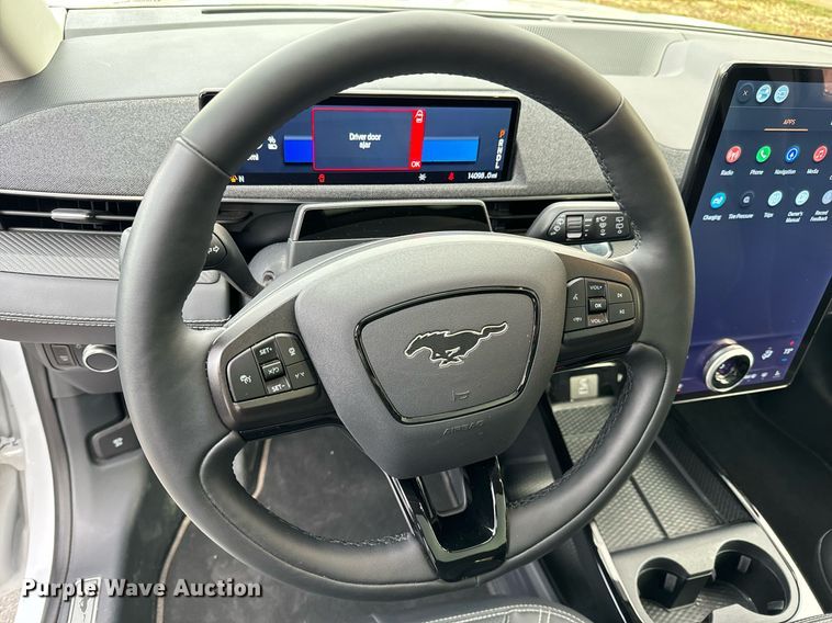 image for item NI9652 2021 Ford Mustang Mach E  SUV