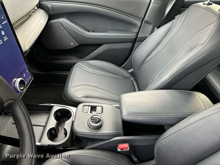 image for item NI9652 2021 Ford Mustang Mach E  SUV