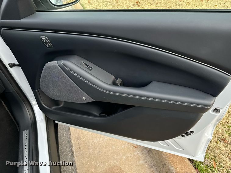 image for item NI9652 2021 Ford Mustang Mach E  SUV