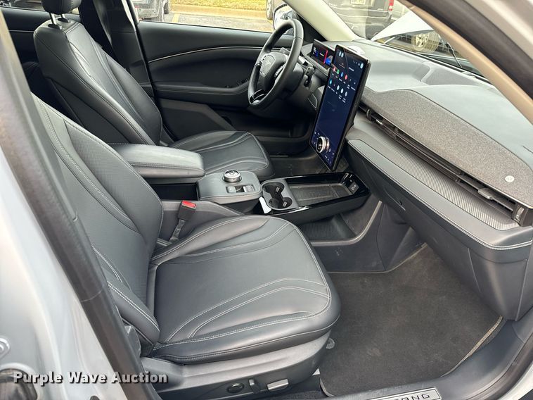 image for item NI9652 2021 Ford Mustang Mach E  SUV