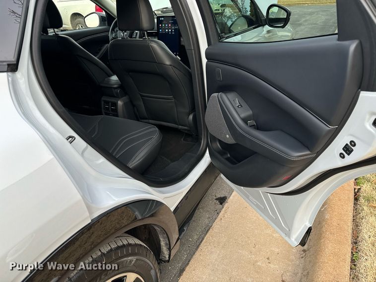 image for item NI9652 2021 Ford Mustang Mach E  SUV