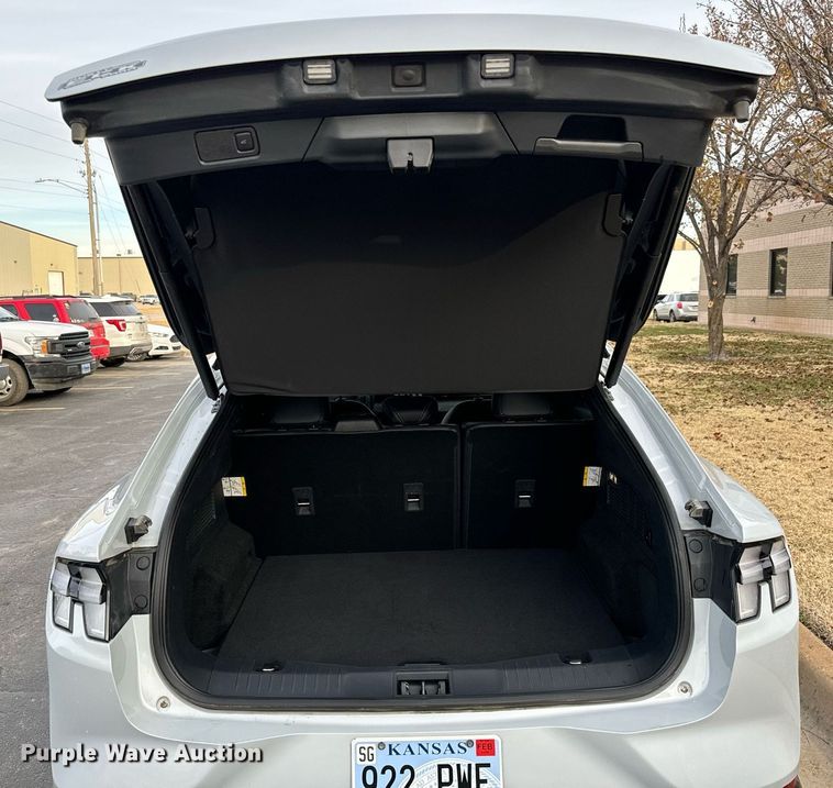 image for item NI9652 2021 Ford Mustang Mach E  SUV