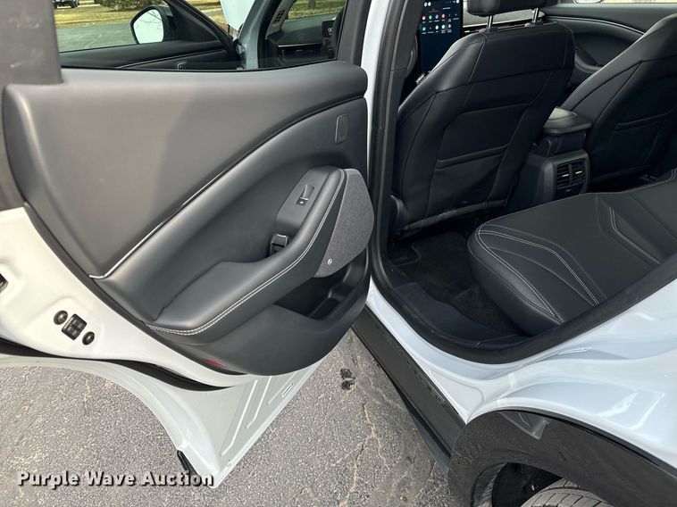 image for item NI9652 2021 Ford Mustang Mach E  SUV