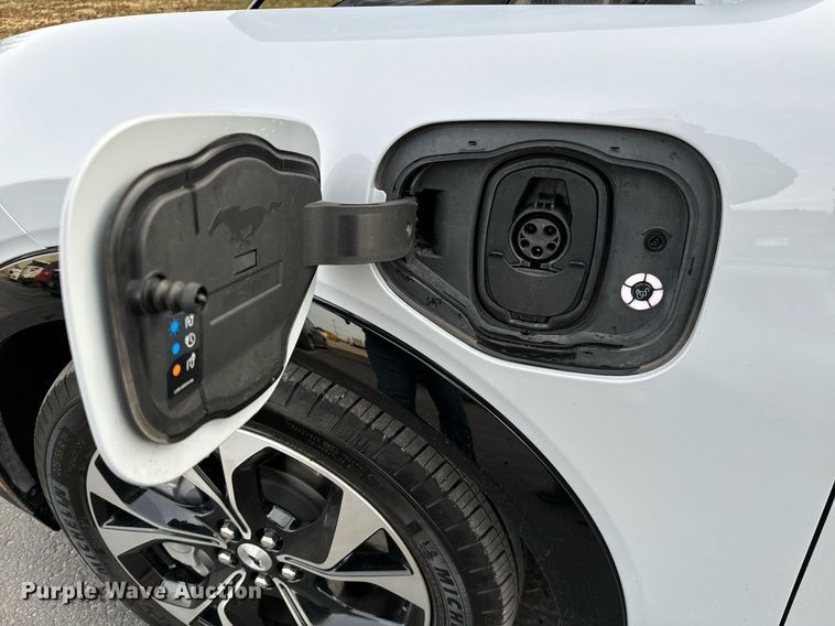 image for item NI9652 2021 Ford Mustang Mach E  SUV