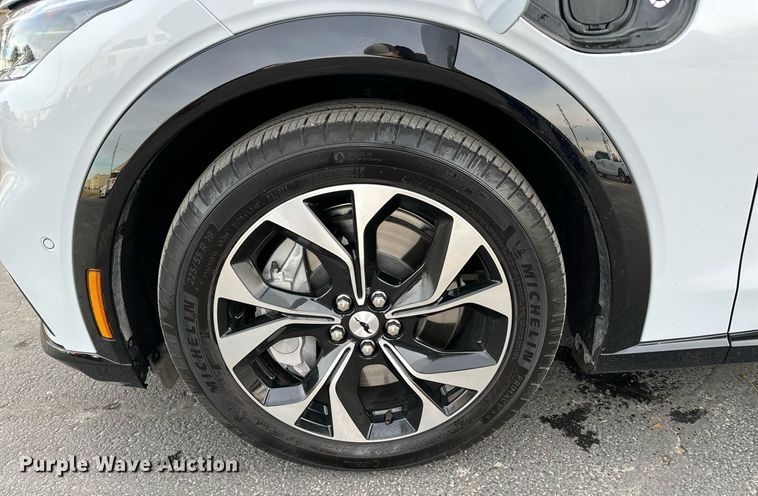 image for item NI9652 2021 Ford Mustang Mach E  SUV