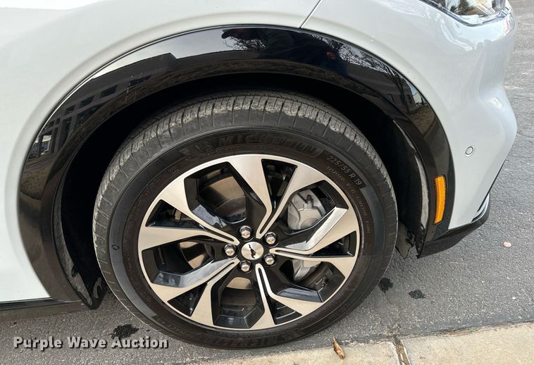 image for item NI9652 2021 Ford Mustang Mach E  SUV