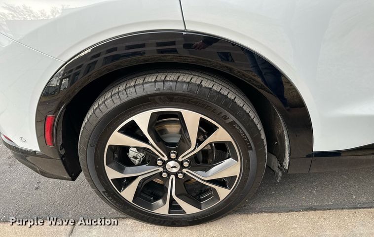 image for item NI9652 2021 Ford Mustang Mach E  SUV