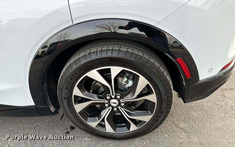 image for item NI9652 2021 Ford Mustang Mach E  SUV