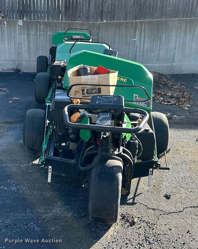 image for item NL9247 (3) John Deere Aercore 800 aerators