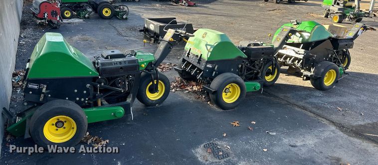 image for item NL9247 (3) John Deere Aercore 800 aerators