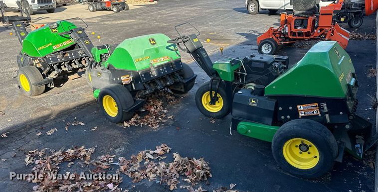 image for item NL9247 (3) John Deere Aercore 800 aerators