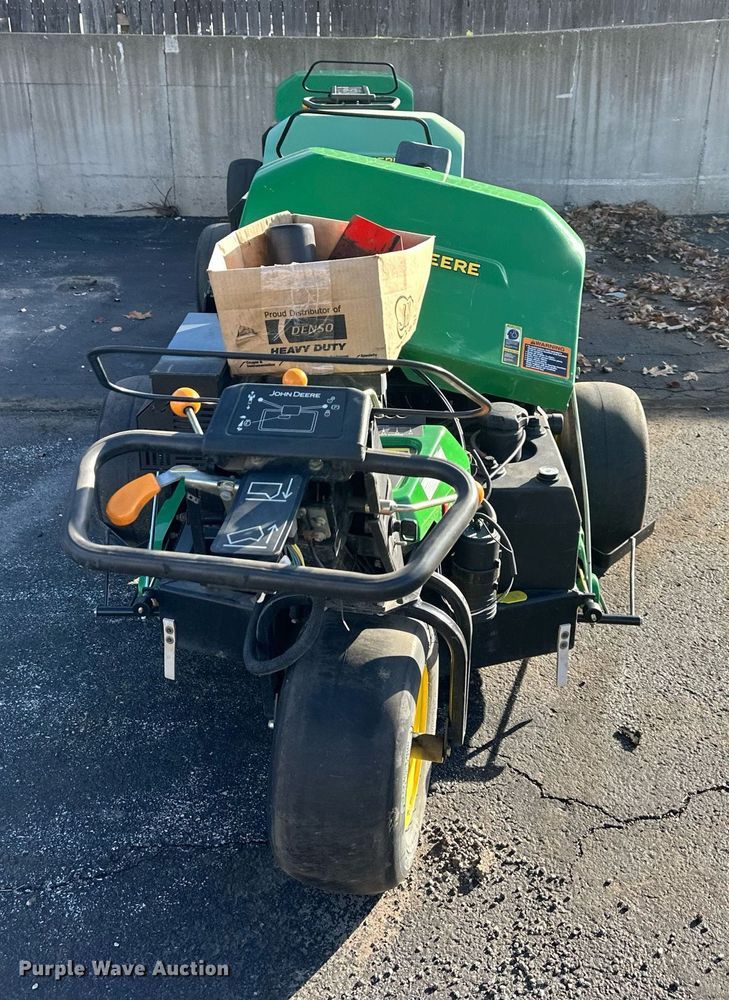 image for item NL9247 (3) John Deere Aercore 800 aerators