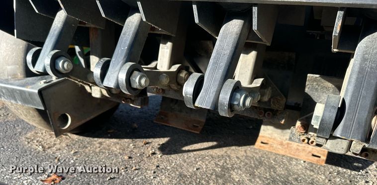 image for item NL9247 (3) John Deere Aercore 800 aerators