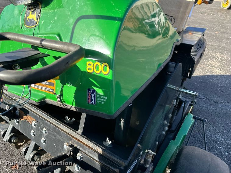 image for item NL9247 (3) John Deere Aercore 800 aerators