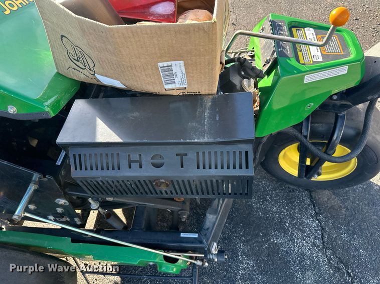 image for item NL9247 (3) John Deere Aercore 800 aerators