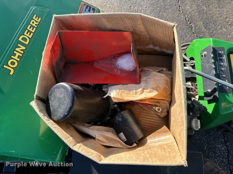 image for item NL9247 (3) John Deere Aercore 800 aerators