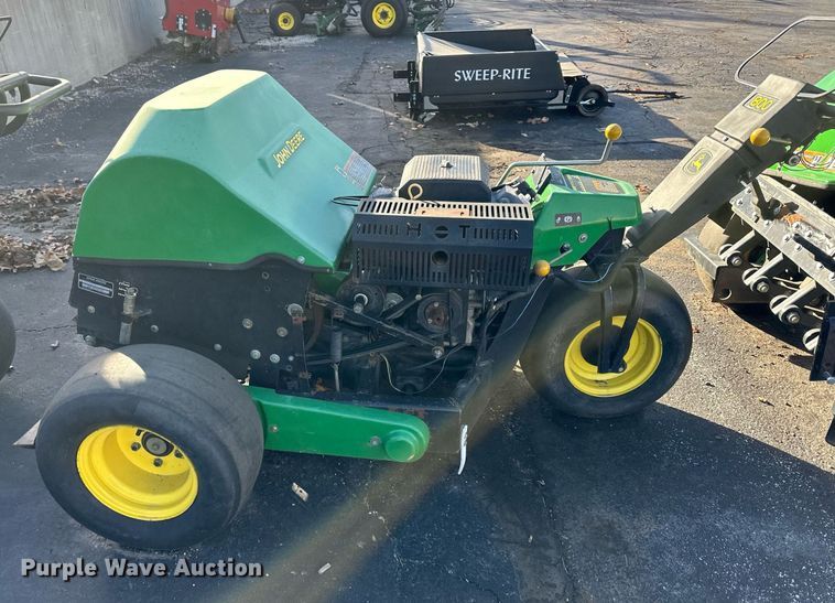 image for item NL9247 (3) John Deere Aercore 800 aerators