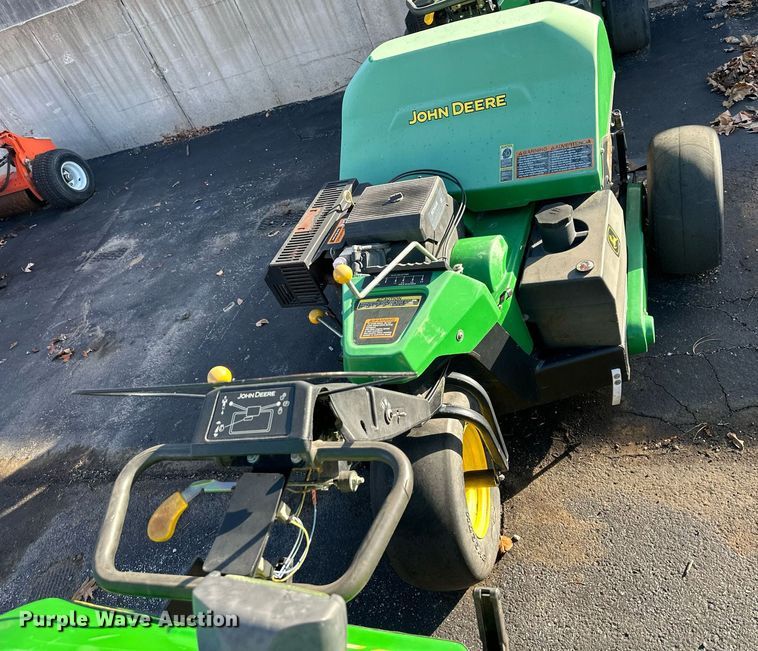 image for item NL9247 (3) John Deere Aercore 800 aerators