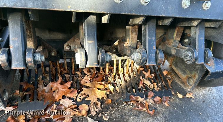 image for item NL9247 (3) John Deere Aercore 800 aerators