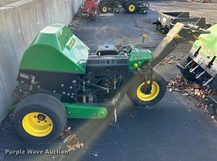 image for item NL9247 (3) John Deere Aercore 800 aerators