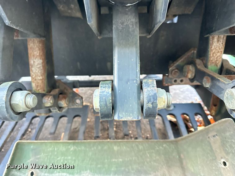 image for item NL9247 (3) John Deere Aercore 800 aerators