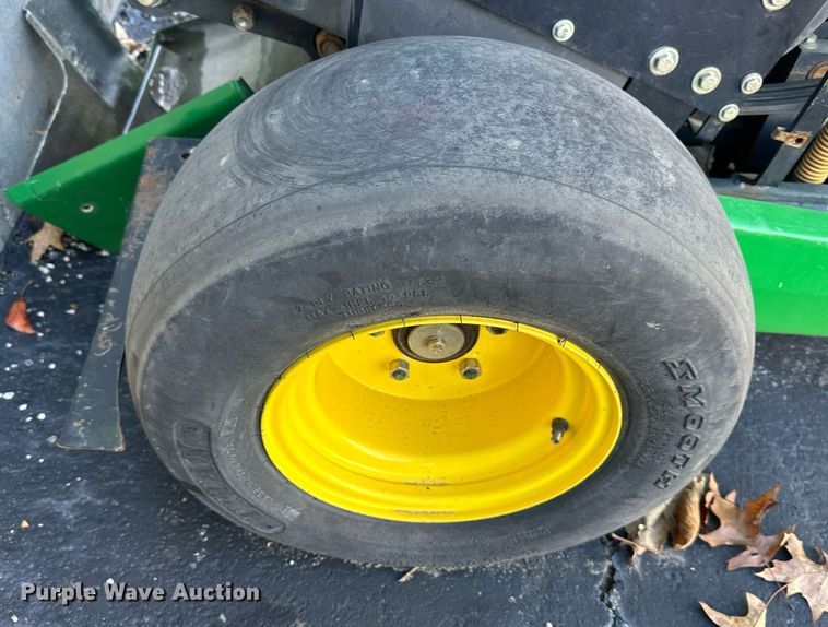 image for item NL9247 (3) John Deere Aercore 800 aerators