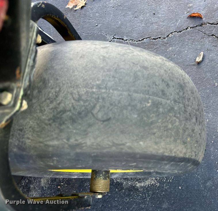 image for item NL9247 (3) John Deere Aercore 800 aerators