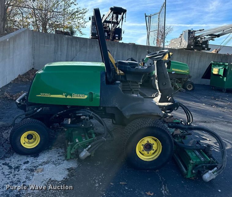image for item NL9251 John Deere 3235C  reel mower