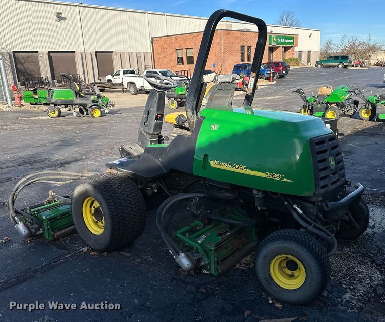 image for item NL9251 John Deere 3235C  reel mower