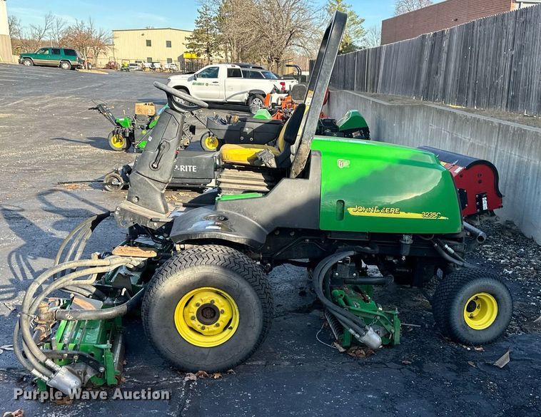 image for item NL9251 John Deere 3235C  reel mower