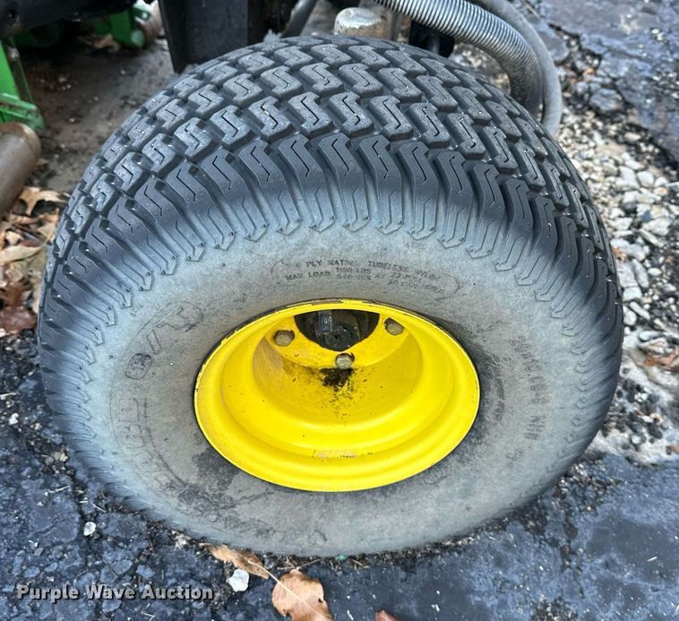 image for item NL9251 John Deere 3235C  reel mower