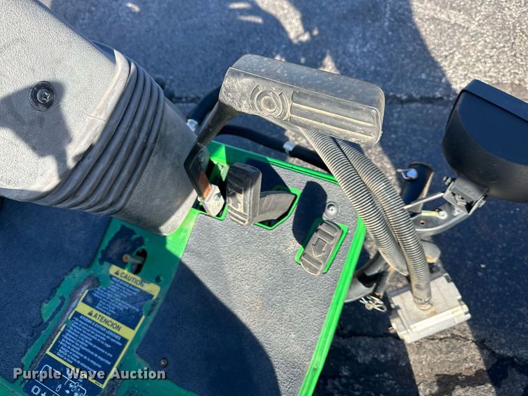 image for item NL9253 John Deere 2500  greens mower